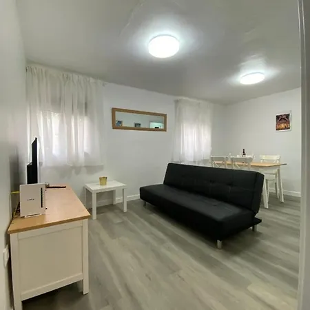Piso Junto Al Hospital Macarena * Sevilla