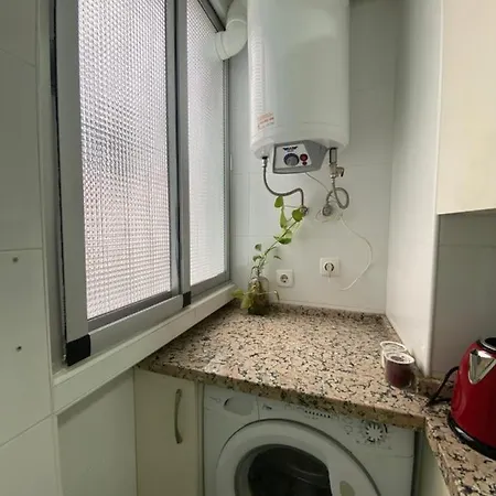 Piso Junto Al Hospital Macarena * Sevilla